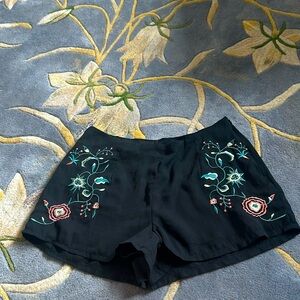 NAANAA LF‎ Mini Embroidered Flower Black Shorts